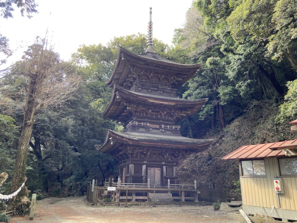 小山寺の三重塔